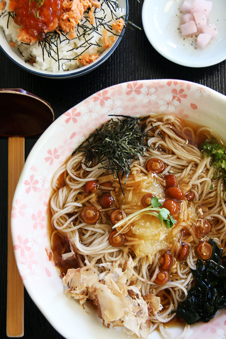 soba with nameko mushrooms and grated daikon